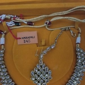 Earring and necklace set